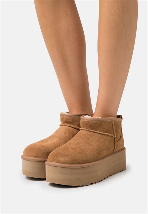 ugg classic ultra mini platform enkellaarsjes met plateauzool