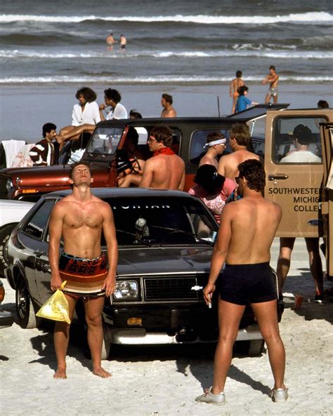 This Is How Spring Break Looked Like in the 1980s - Rare Historical Photos