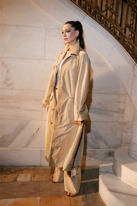 Anne Hathaway Shimmers at Ralph Lauren Fall 2025 Show