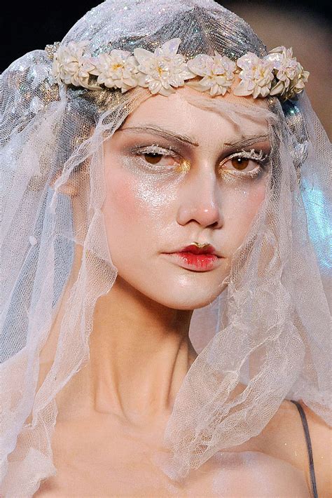 The Makeup Brush — John Galliano Fall 2009 RTW