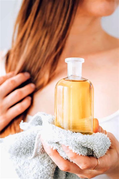 Jojoba Oil for Hair: Benefits + How To Use It for Stronger Strands ...