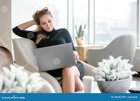 elegant stylish  classy business woman working  computer