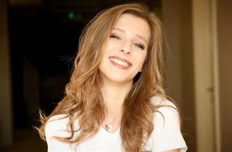 Фото дня: Елизавета Арзамасова в укороченном топе