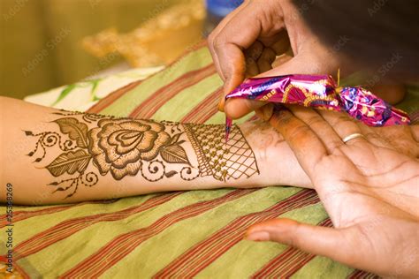 applying henna on hand, bride , traditional Hindu wedding , Rajasthan ...