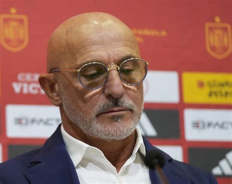 Kepa y Remiro sacan los colores a Luis de la Fuente