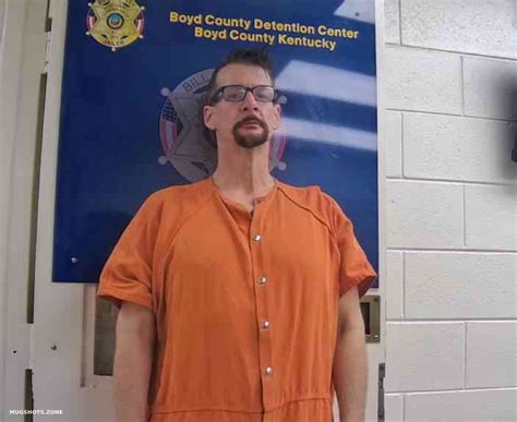 These ted bundy mug shots contain a detail people missed 1