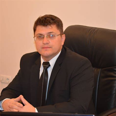 Д-р Веселин Молов: Пластичната хирургия е триединство и резултатът от ...