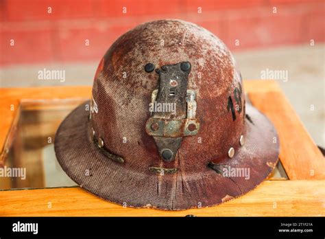 mining safety helmet, old mining helmet, casco de seguridad minero ...