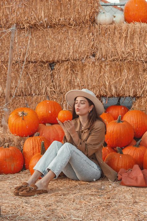 5 Pumpkin Patch Outfit Ideas to try this Fall - Palm Trees & Pellegrino