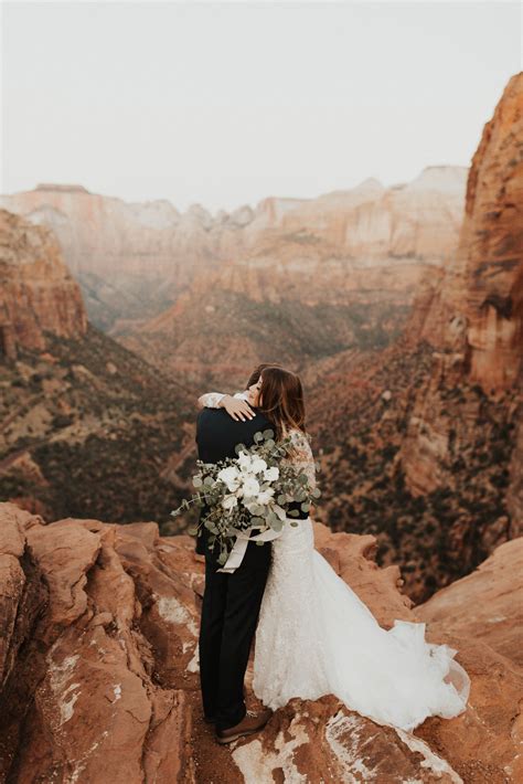 Kayla + Nick Sunrise First Look in Zion
