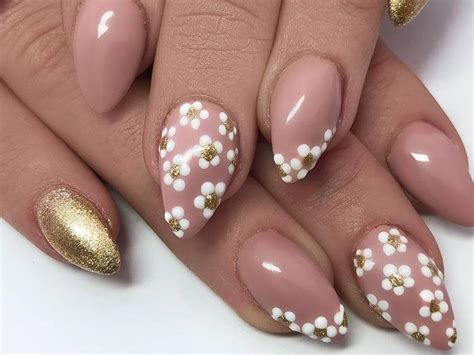Nail Art Flower Design