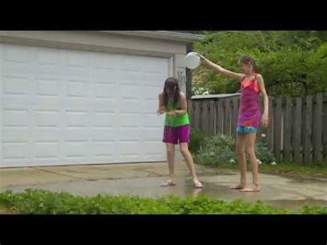Water Wars! Water Fight with Julia! - YouTube