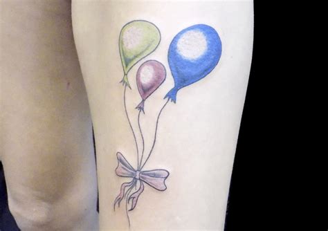 TETOVÁNÍ NA STEHNO DÁMY – Tattoo Eklipse