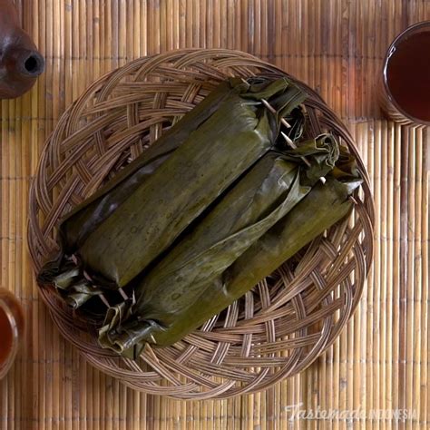 Lontong Isi Recipe - Indonesian Dessert and Snack