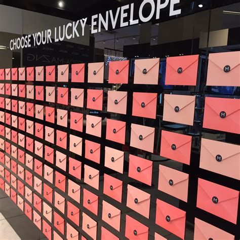 MECCA Envelope Wall | Marketing de eventos, Exhibición de producto