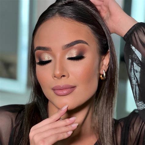 Maquiagem Noiva Morena Noite - Makes para olhos pequenos | Make mãe da noiva, Maquiagem de noiva noite ...
