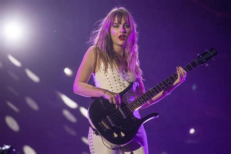 Victoria De Angelis esce allo scoperto con la nuova fidanzata: gli