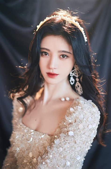 kieu toc cua cuc tinh  bieu tuong thoi trang toc moi trong lang giai