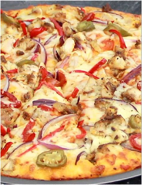Best Chicken Pizza Recipe - Yummieliciouz
