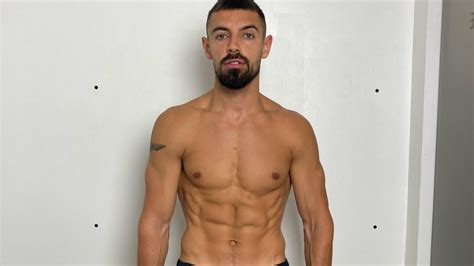The truth about losing muscle when cutting - YouTube