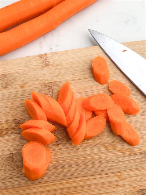 Easy Microwave Steamed Carrots: 2 Ways! - Midwestern HomeLife
