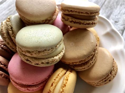 Macarons стоковое фото. изображение насчитывающей кулинарно - 136465162