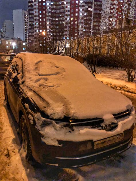 Мне продолжают рисовать всякие знаки на машине, сегодня сердечко 💙🤣 ...