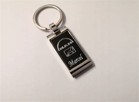 BRELOK MAN breloczek breloki + grawer na prezent 5903056815305 za 49