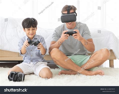 Father His Son Wearing Vr Virtual Stock Photo 2138979975 | Shutterstock