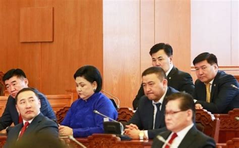 Засгийн газрыг огцруулах бичигт ХЭН ХЭН гарын үсэг зурсан бэ?