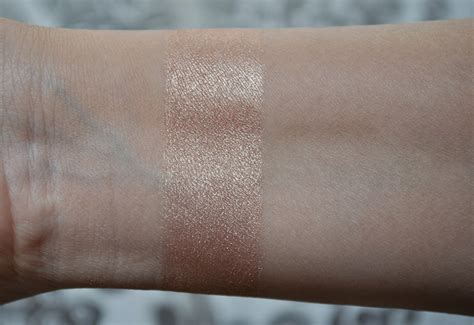 You Highlight My Life! Dior 001 Diorskin Nude Air Luminizer [ So Lonely ...