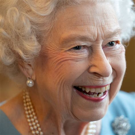 When did friends begin its journey to becoming a global phenomenon 18