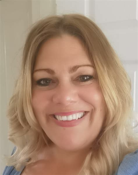 natalie hawkins social  manager