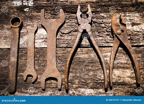 how to clean old rusty tools