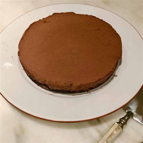 Lisbon Chocolate Cake • C H E W I N G T H E F A T