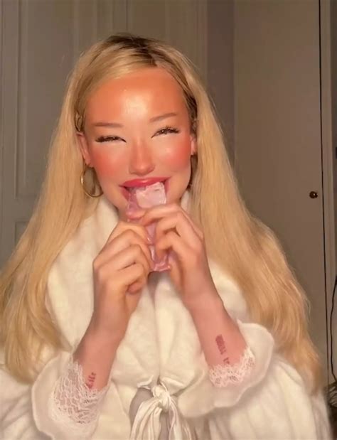 Woman who was previously vegan says raw meat diet has changed her life