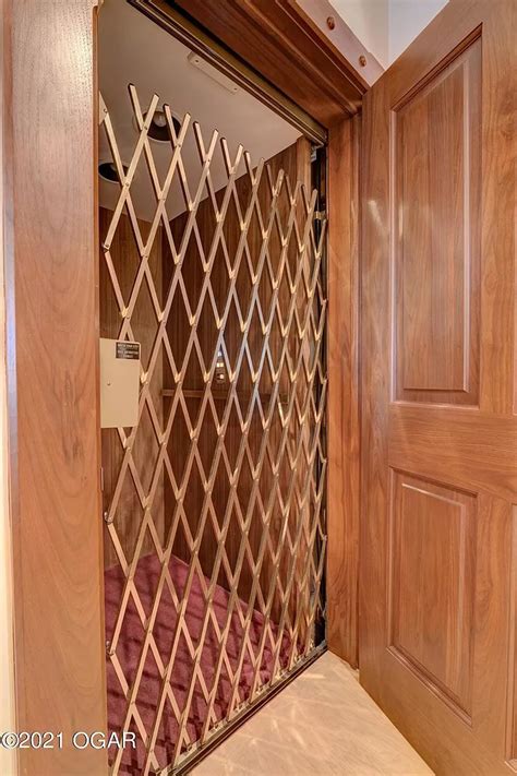 Mansions connected by underground tunnel for sale for $3.1M | New York Post