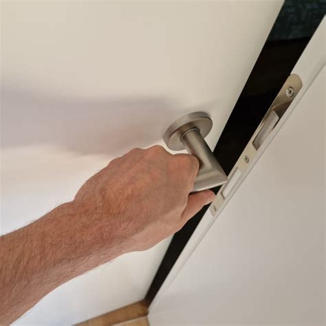 how to open a door quietly