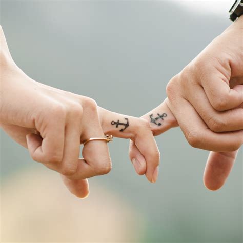 Download wallpaper: Hands, love, couple, ring 1024x1024