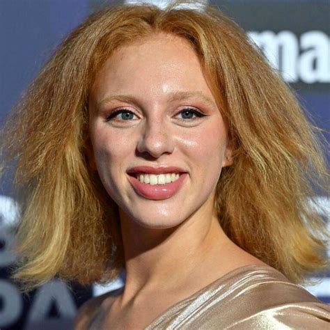 anna ermakova model taenzerin und saengerin musiknerd