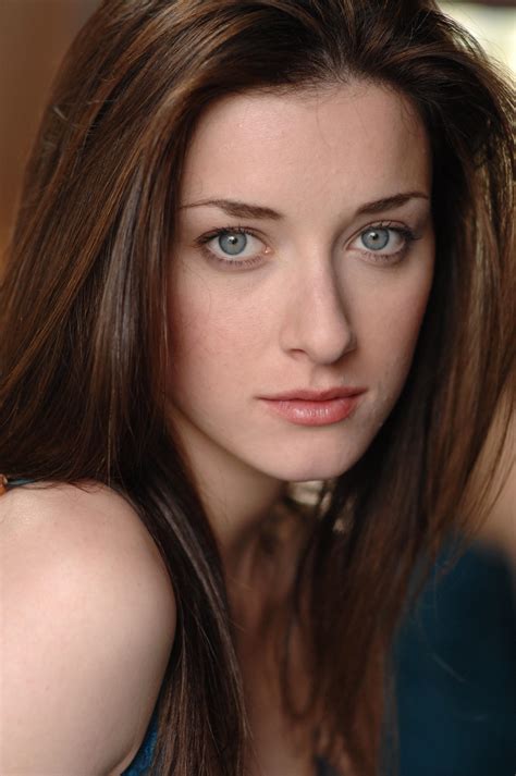 Margo Harshman Pictures (168 Images)