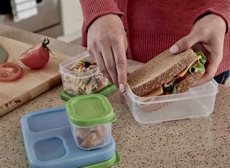 A Mom's Guide to Choosing Best Lunch Box for Kids