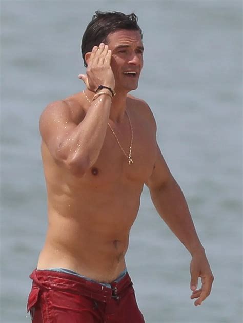 Orlando Bloom risks another naked beach gaff as star nearly loses his
