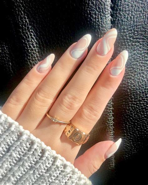 Uñas crema: el estilo ideal para lograr un look elegante y sencillo
