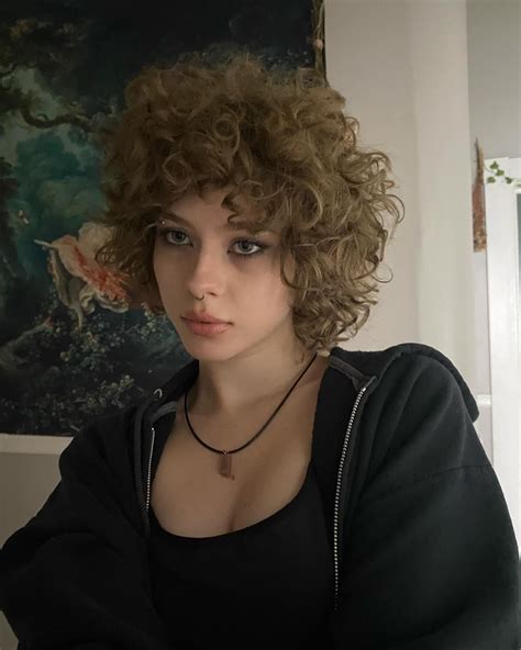 just discovered the art of back camera selfies | Punky hair, Shot hair