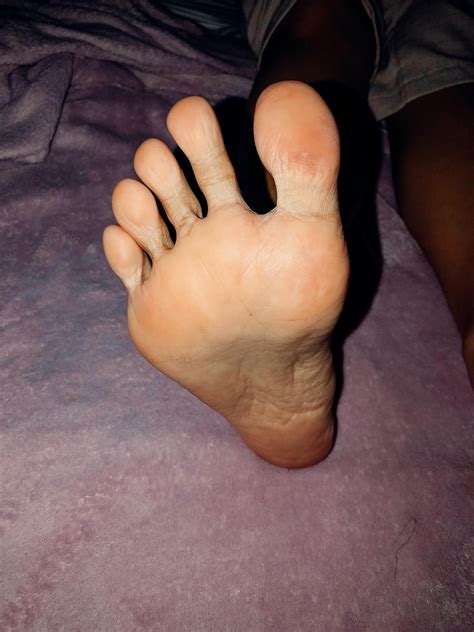 Sharing my gf’s lovely soles : r/PHfeetgonewild