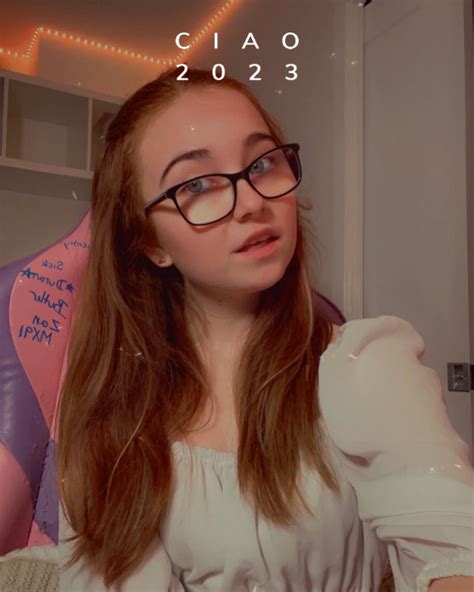 Lyssaurora - It's MONDAY!! 🥳🎉 I need to go to best buy to grab a new