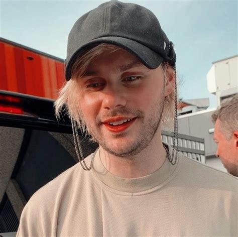 Pin by caitlin on aes: cuties | 5sos michael clifford, Michael clifford ...