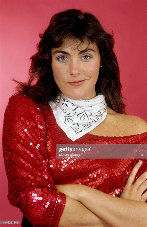 Laura branigan poses for a portrait session at the rockefeller – Artofit