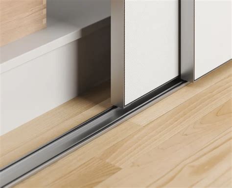 Comment remettre une porte coulissante sur son rail ? | Étapes à suivre